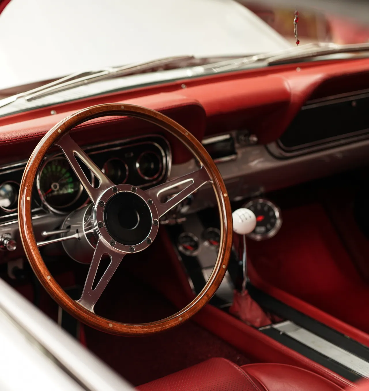 Interieur d'une ancienne voiture.